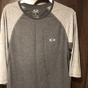 Oakley T-shirt